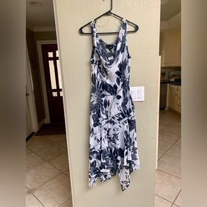 NWT FLOWY MIDI FLOWER DRESS